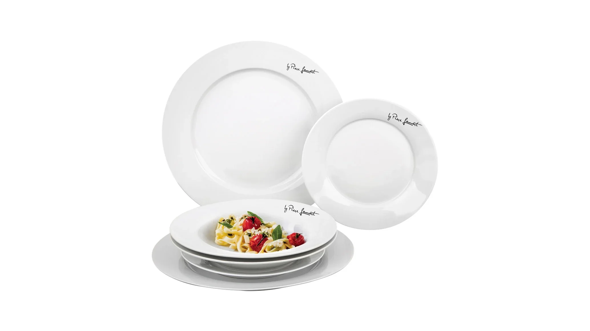 Bílá porcelánová jídelní sada talířů Lamart Dine s porcí těstovin v hlubokém talíři.