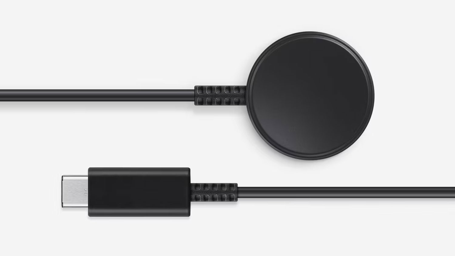 Černá bezdrátová nabíječka Samsung EP-OL300 s kulatou nabíjecí ploškou pro hodinky a kabelem s konektorem USB-C.