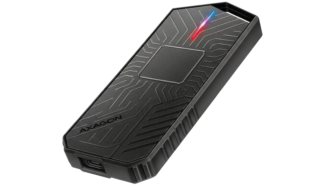 Čierny externý box AXAGON s USB-C portom, štruktúrovaným povrchom s motívom plošných spojov a farebnou LED indikáciou.