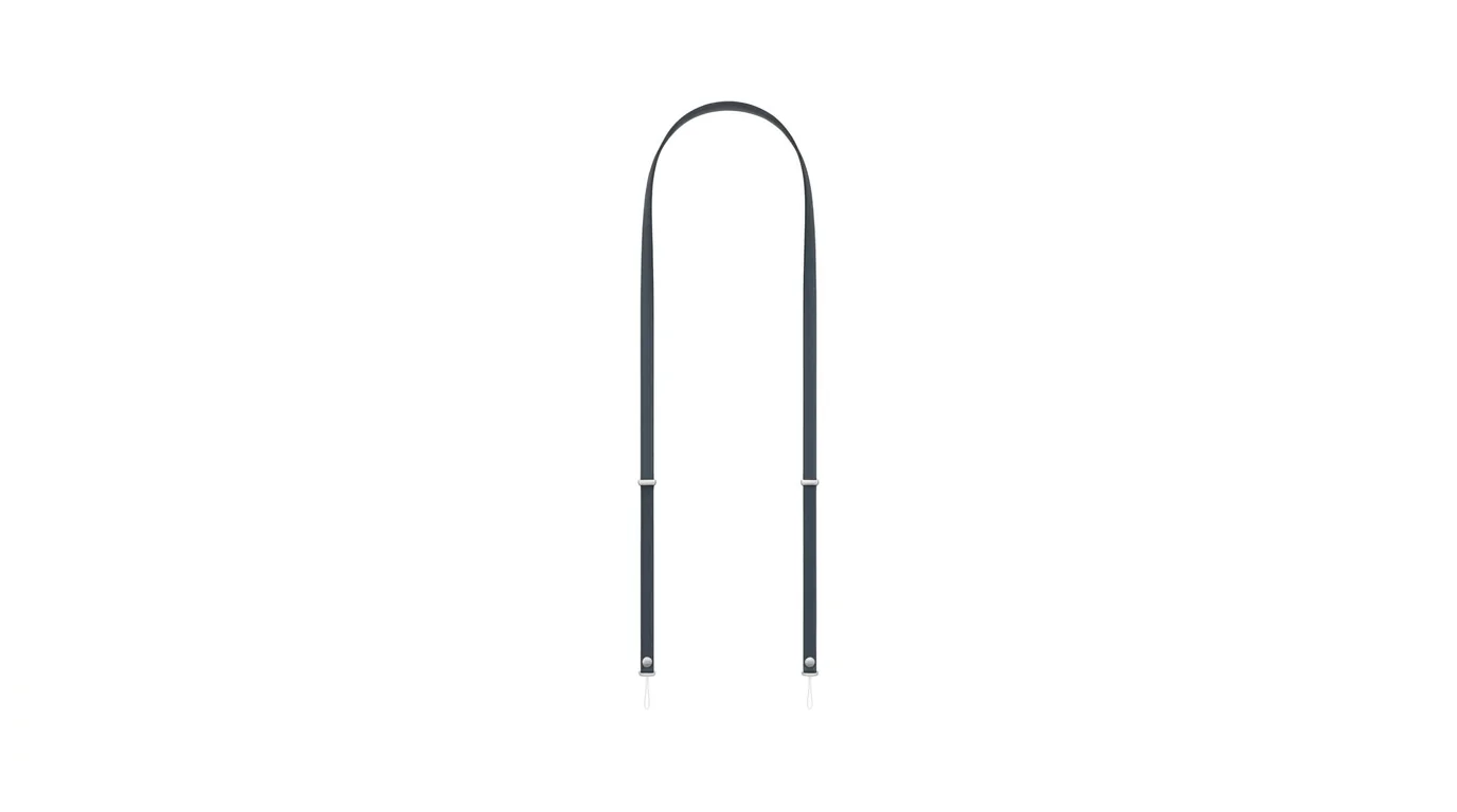 Námořnicky modrý crossbody popruh Apple s kovovými posuvníky na bílém pozadí.