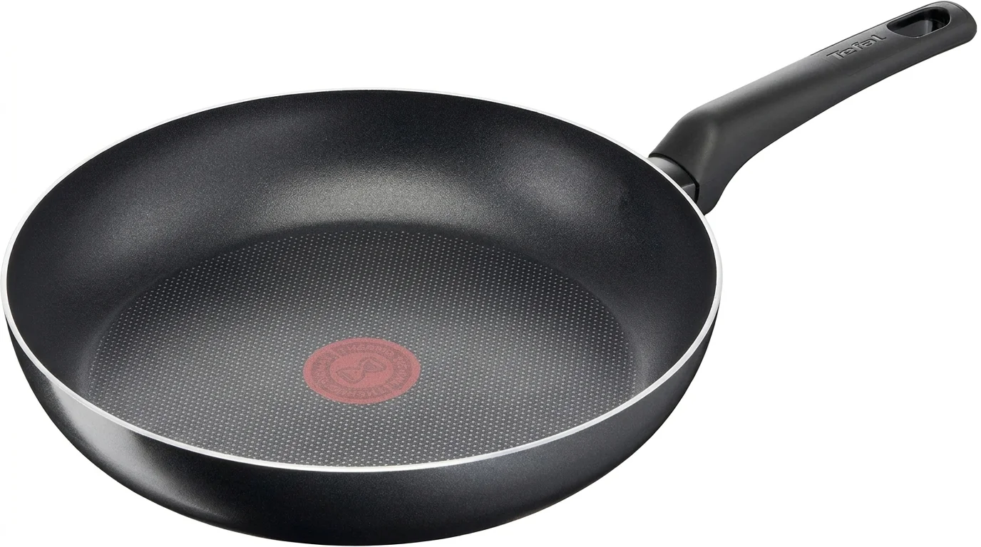 Černá pánev Tefal Simple Cook s nepřilnavým povrchem, červeným středovým indikátorem a ergonomickou rukojetí.