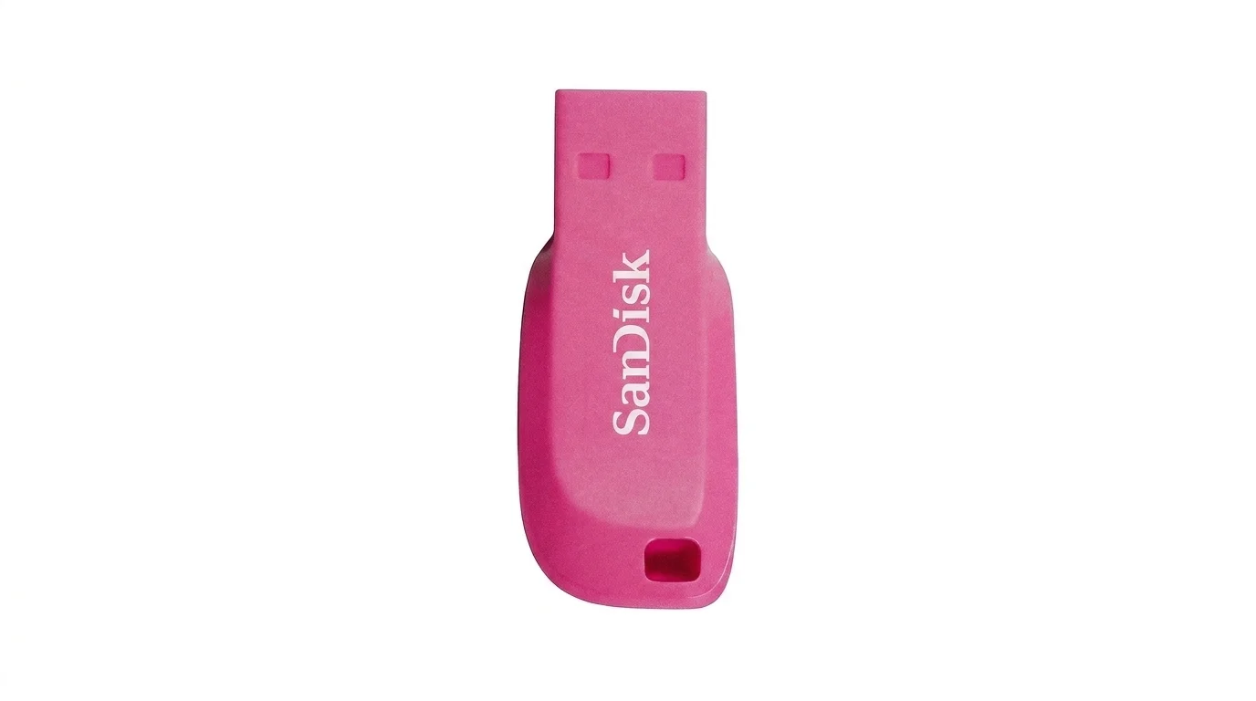 Růžový USB flashdisk SanDisk Cruzer Blade s bílým nápisem značky a otvorem pro poutko.