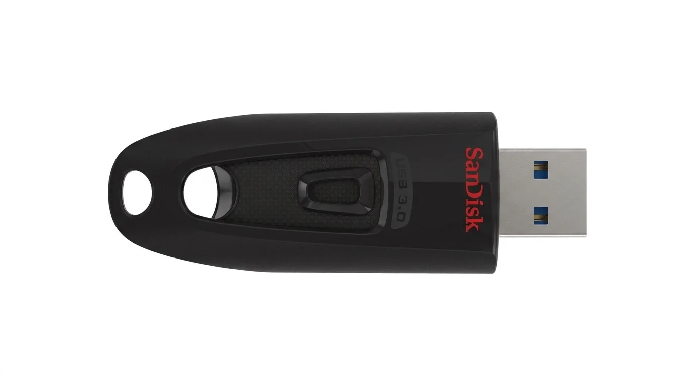 Černý flashdisk SanDisk Ultra 3.0 s vysunutým USB konektorem, posuvníkem a červeným logem značky.