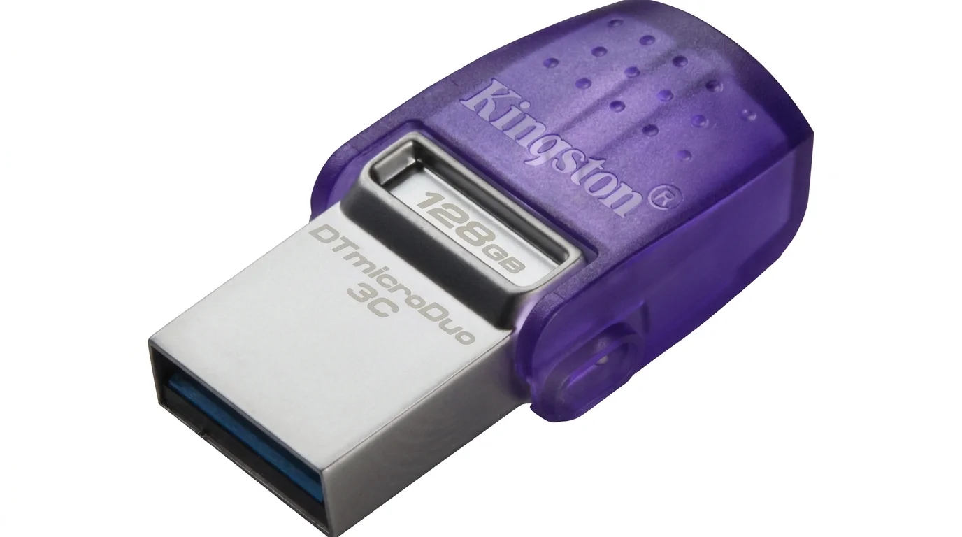 Flashdisk Kingston DataTraveler microDuo 3C 128GB se stříbrným USB konektorem a fialovou průsvitnou krytkou.