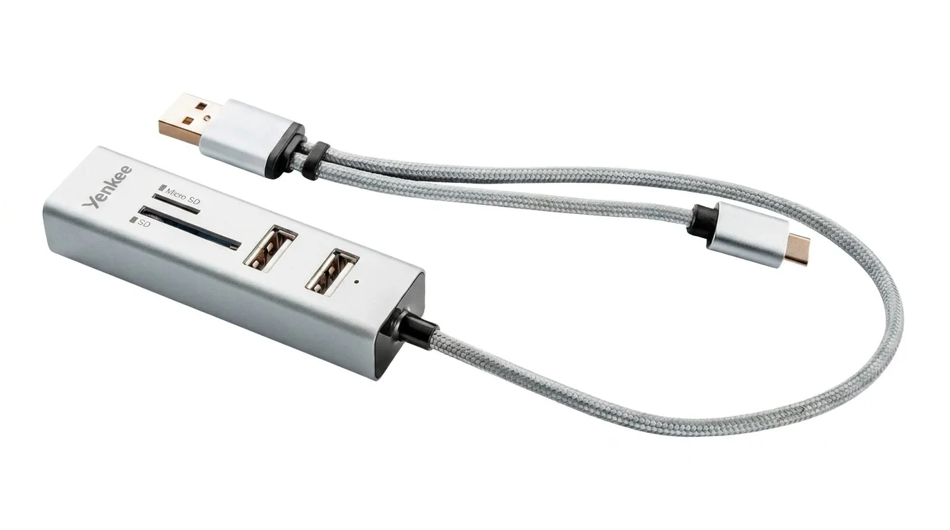 Stříbrná čtečka karet a USB rozbočovač Yenkee YHC 103SR s šedým opleteným kabelem a konektory USB-A a USB-C.