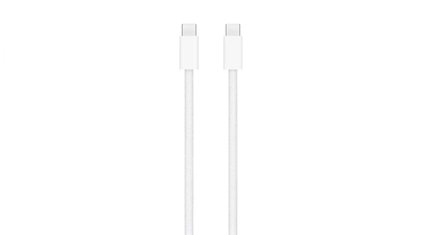 Dva bílé konektory USB-C s částí opleteného kabelu Apple na bílém pozadí.