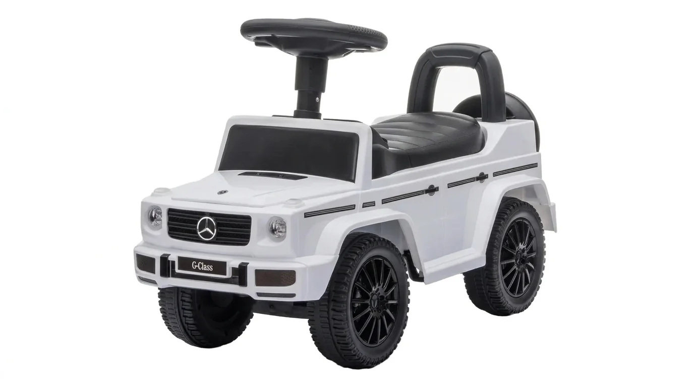 Bílé dětské odrážedlo Buddy Toys Mercedes-Benz G350d s černým volantem, sedátkem a opěrkou.