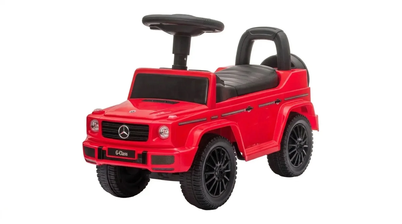 Červené dětské odrážedlo Buddy Toys Mercedes G350d s černým volantem, sedátkem s opěrkou a černými koly.