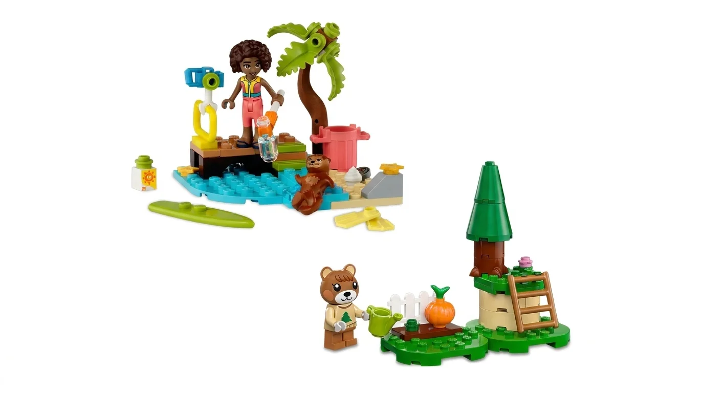 Stavebnice LEGO s medvídkem Maple pečujícím o dýňovou zahradu a figurkou na pláži u vody s palmou a vydrou.