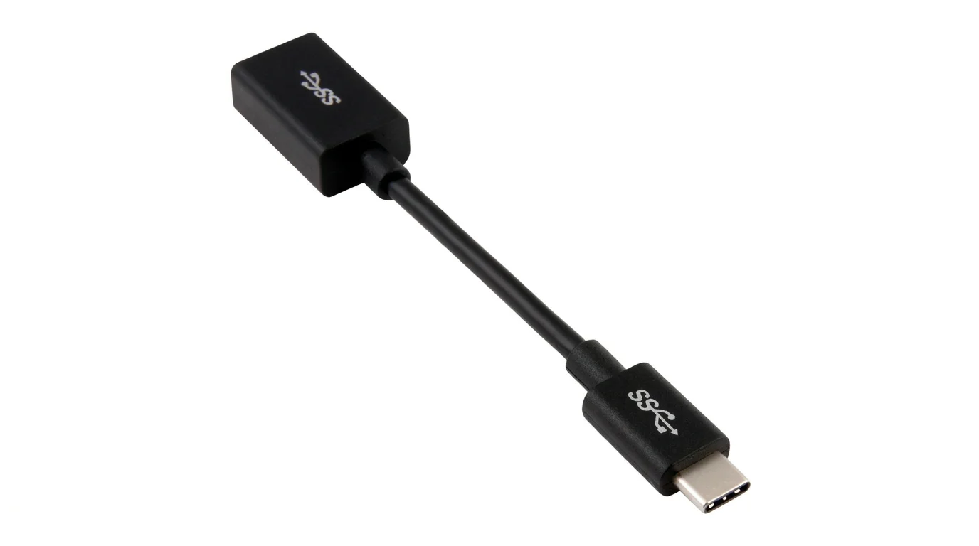 Čierny adaptér Yenkee YTC 022 s konektorom USB-C, zásuvkou USB-A a krátkym káblom.