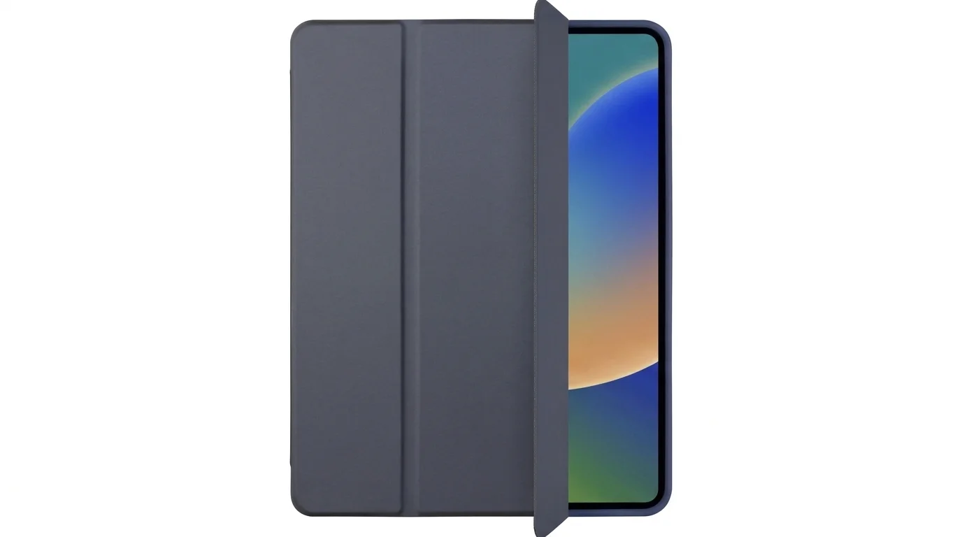 Modré pouzdro Fixed Padcover pro iPad s částečně odklopeným předním krytem odhalujícím displej tabletu.