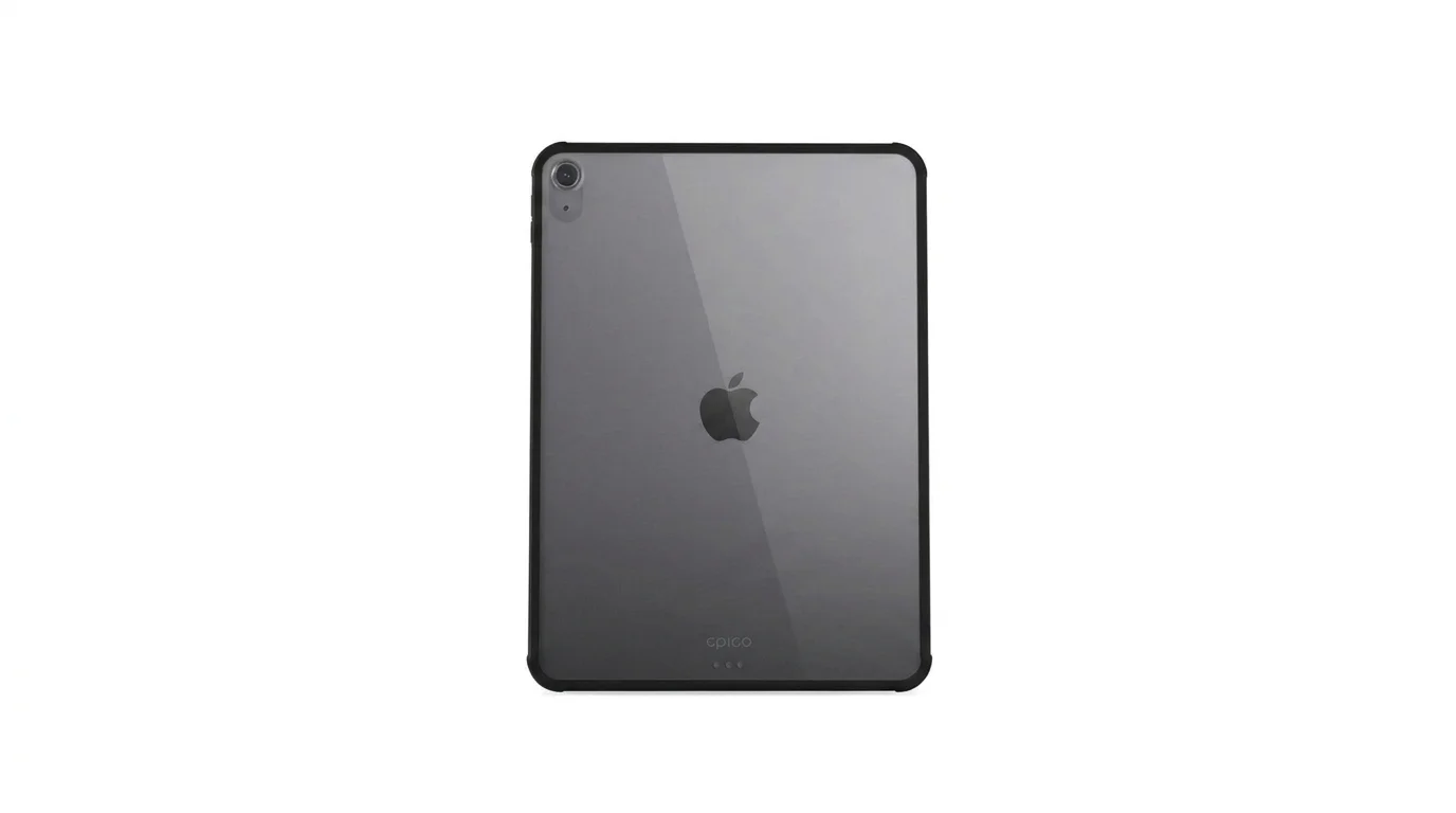Průhledné pouzdro Epico Hero s černým rámečkem nasazené na zadní straně tabletu iPad mini.