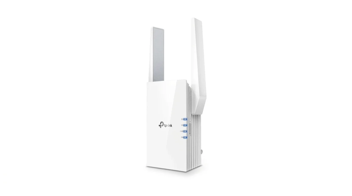 Biely zosilňovač signálu TP-Link RE505X AX1500 s dvoma externými anténami a modrými LED indikátormi.