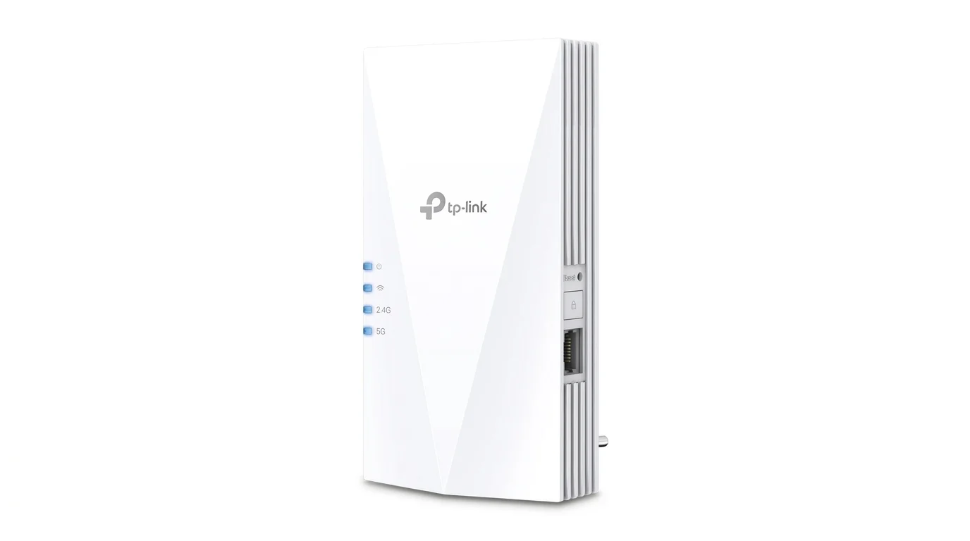 Bílý zesilovač signálu TP-Link RE500X s modrými LED indikátory a bočním ethernetovým portem.