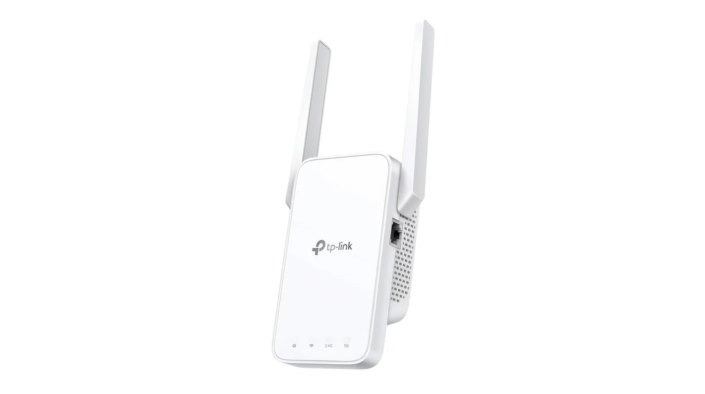 Bílý Wi-Fi extender TP-Link RE315 se dvěma vztyčenými externími anténami a bočním ethernetovým portem.