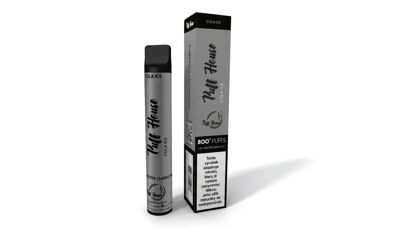 Jednorázová e-cigareta Puff House 800 Cola Ice v šedém provedení stojící vedle své originální krabičky.