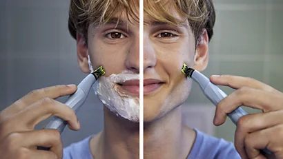 Mladý muž používajúci strojček Philips OneBlade na holenie s penou a na sucho.