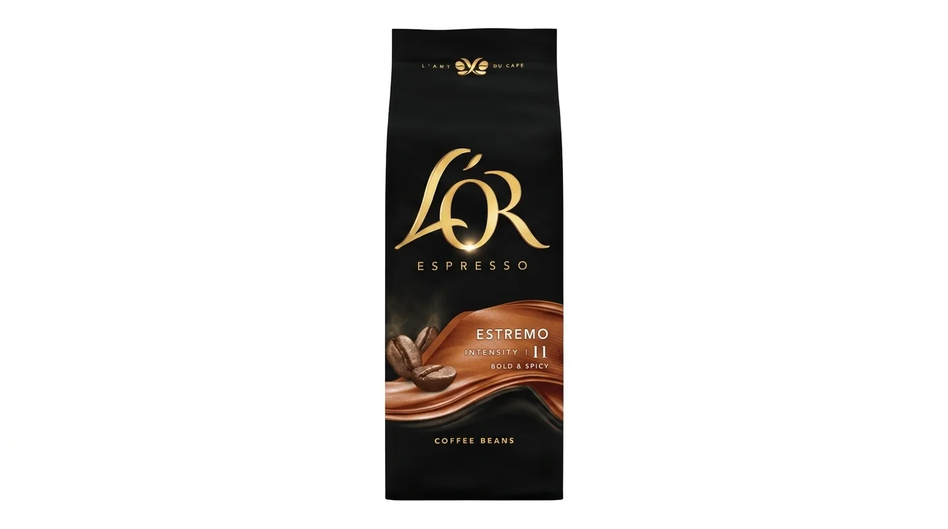 Černé balení zrnkové kávy L'OR Espresso Estremo se zlatým logem a vyobrazením kávových zrn.