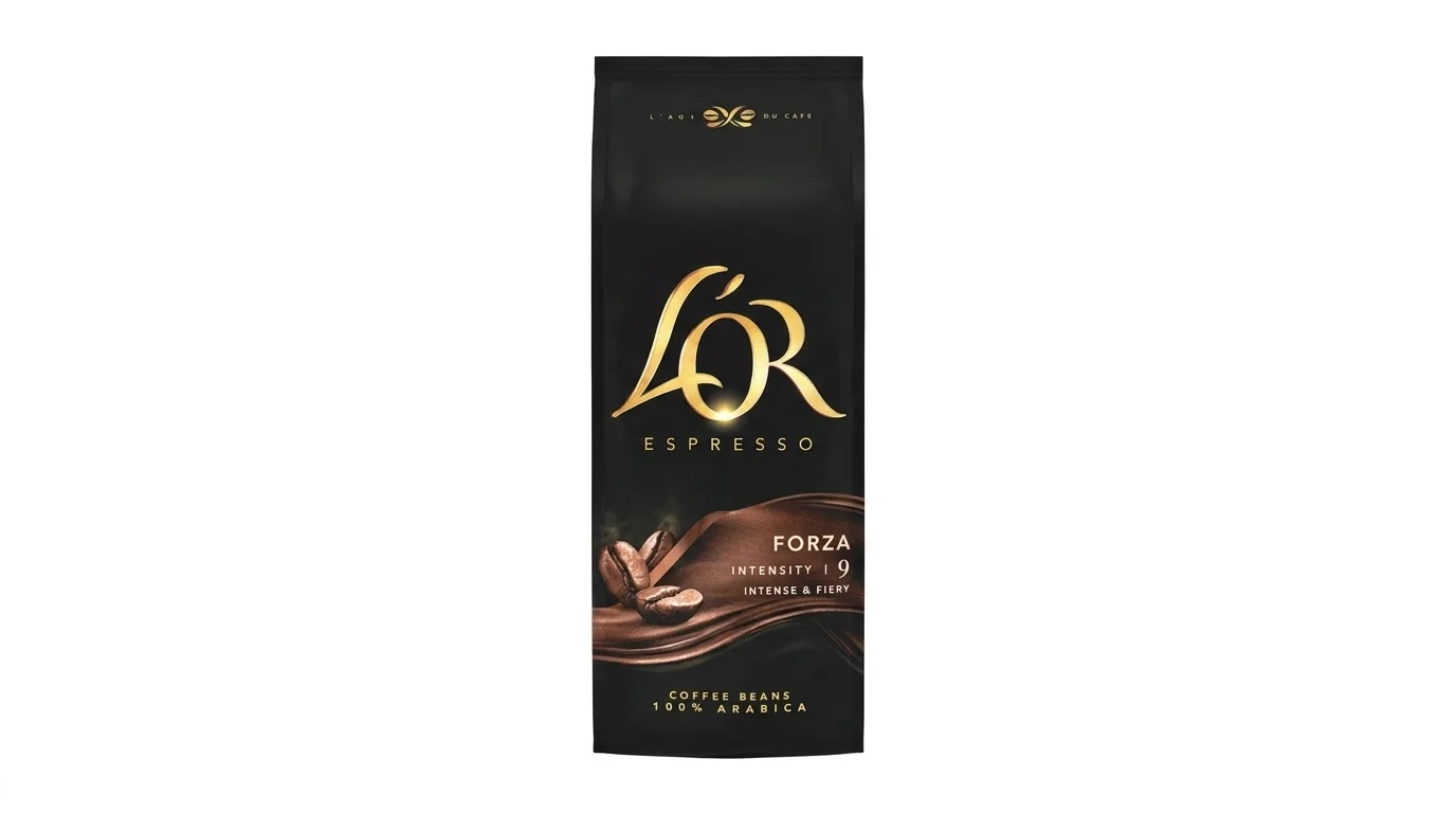 Čierne balenie zrnkovej kávy L'OR Espresso Forza s intenzitou 9, zlatým logom a vyobrazením kávových zŕn.