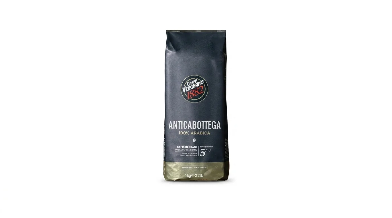 Balení zrnkové kávy Caffè Vergnano 1882 Antica Bottega o hmotnosti 1 kg na bílém pozadí.