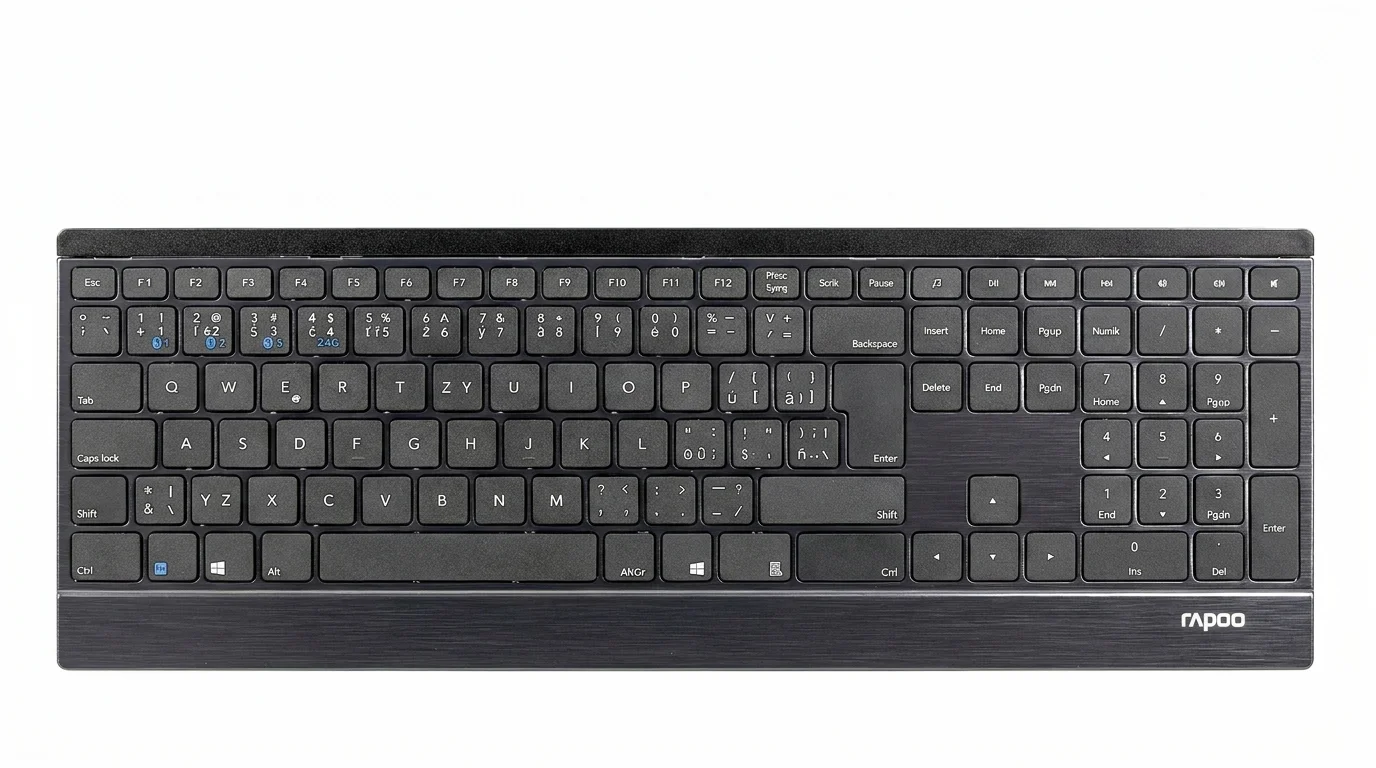 Černá bezdrátová klávesnice Rapoo E9500M Black s nízkoprofilovými klávesami zobrazená z čelního pohledu.
