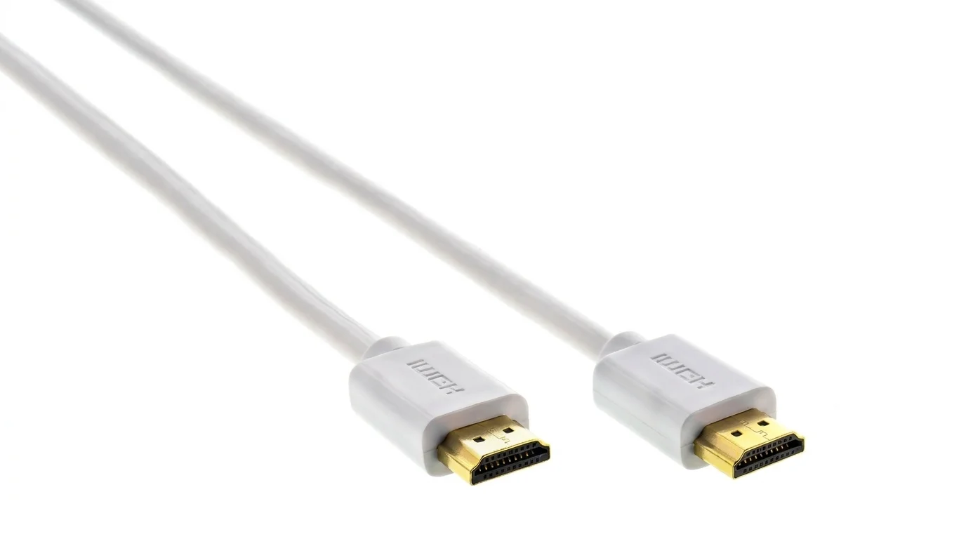 Bílý HDMI kabel Sencor SAV 267-015W se dvěma pozlacenými konektory.