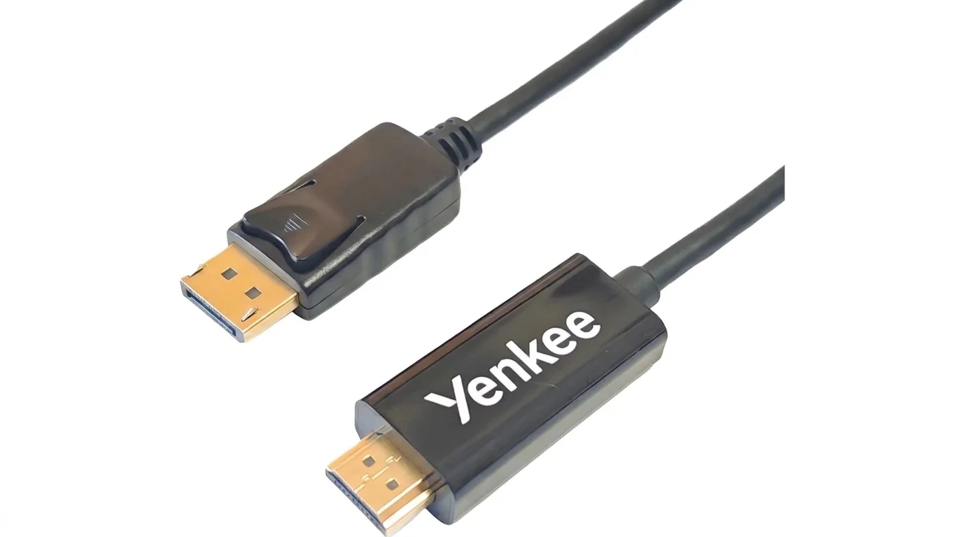 Černý kabel Yenkee s pozlacenými konektory HDMI a DisplayPort.
