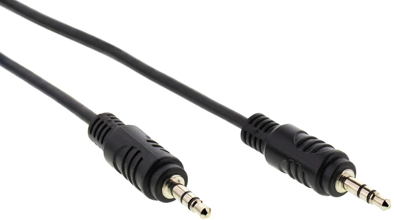 Dva konektory jack 3,5 mm na koncích černého audio kabelu Sencor SAV 105-030.