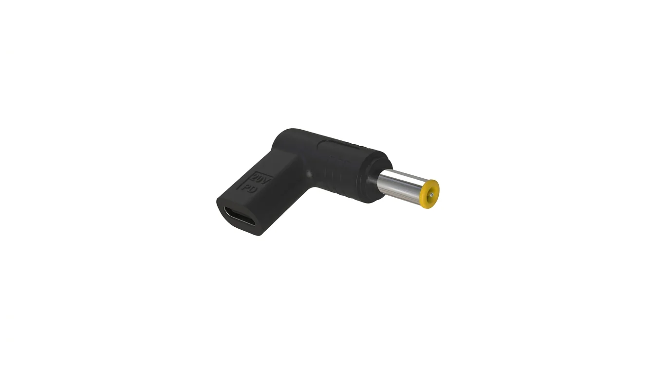 Černá úhlová napájecí redukce Aligator z USB-C na kulatý konektor se žlutým zakončením.