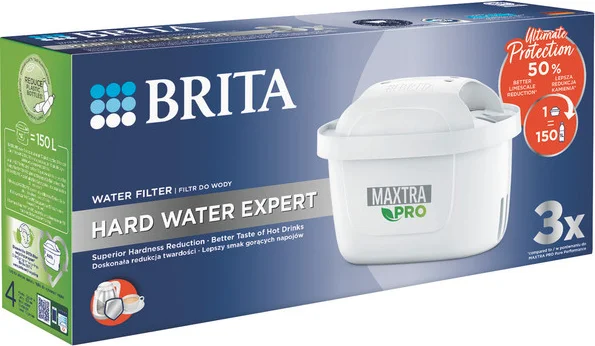 Balenie troch vodných filtrov BRITA MAXTRA Pro Hard Water Expert s vyobrazenou bielou filtračnou patrónou.