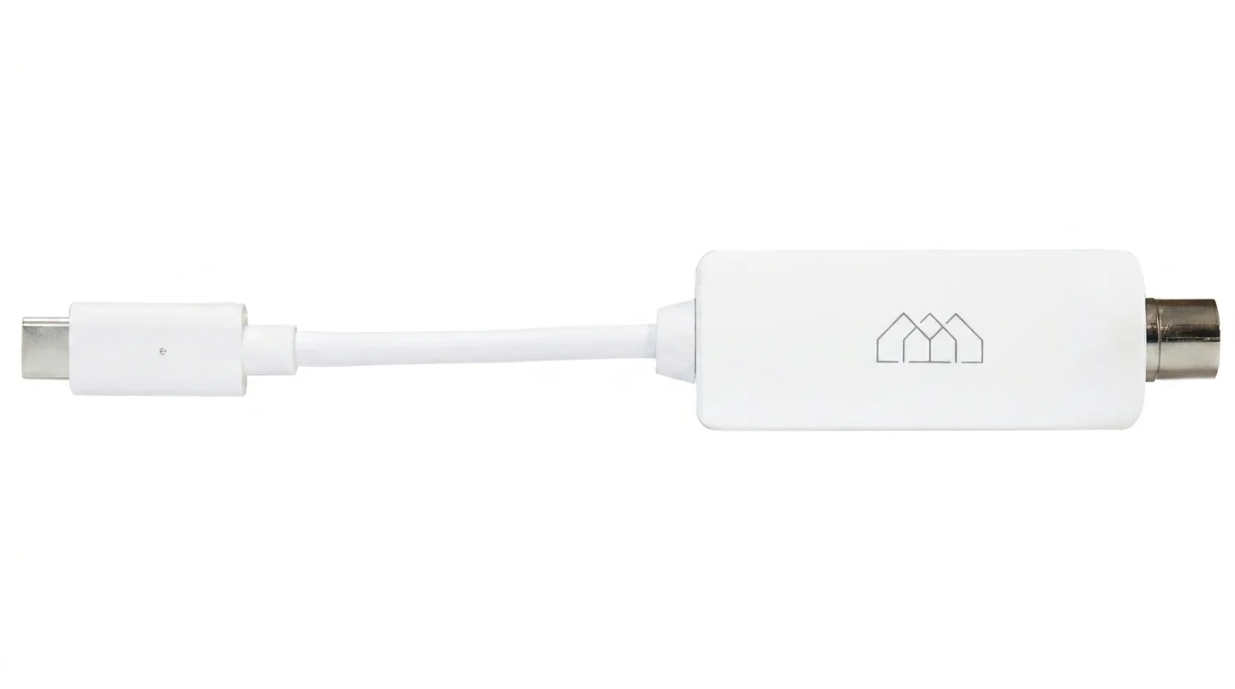 Biely tuner Homatics DVB-T2 s USB-C konektorom a koaxiálnym vstupom pre anténu.