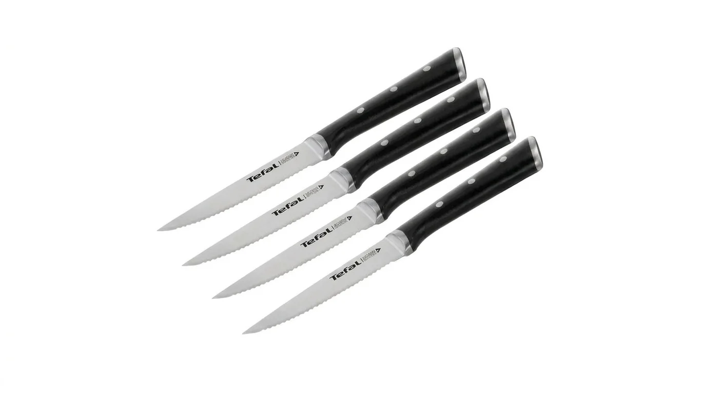Sada čtyř steakových nožů Tefal Ice Force s vroubkovanou nerezovou čepelí a černou rukojetí.