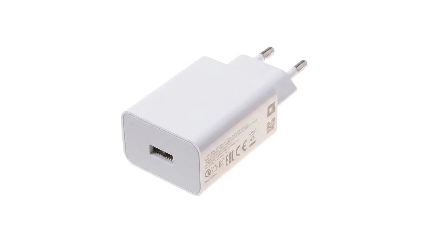 Bílá síťová nabíječka Xiaomi s evropskou zástrčkou a jedním výstupním USB-A portem.