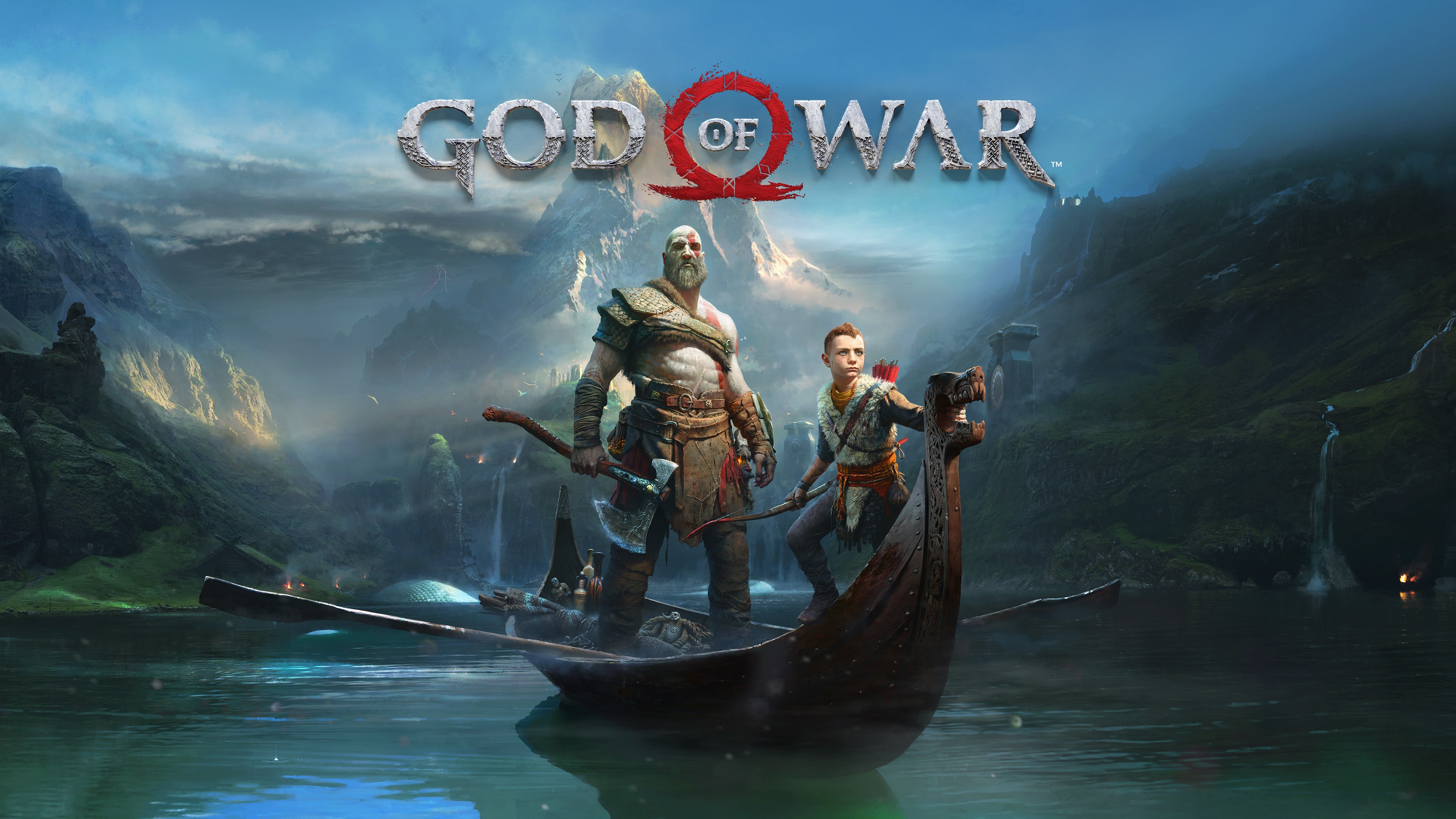 Kratos se sekerou a jeho syn Atreus stojí na dřevěné loďce v severské krajině pod logem hry God of War.