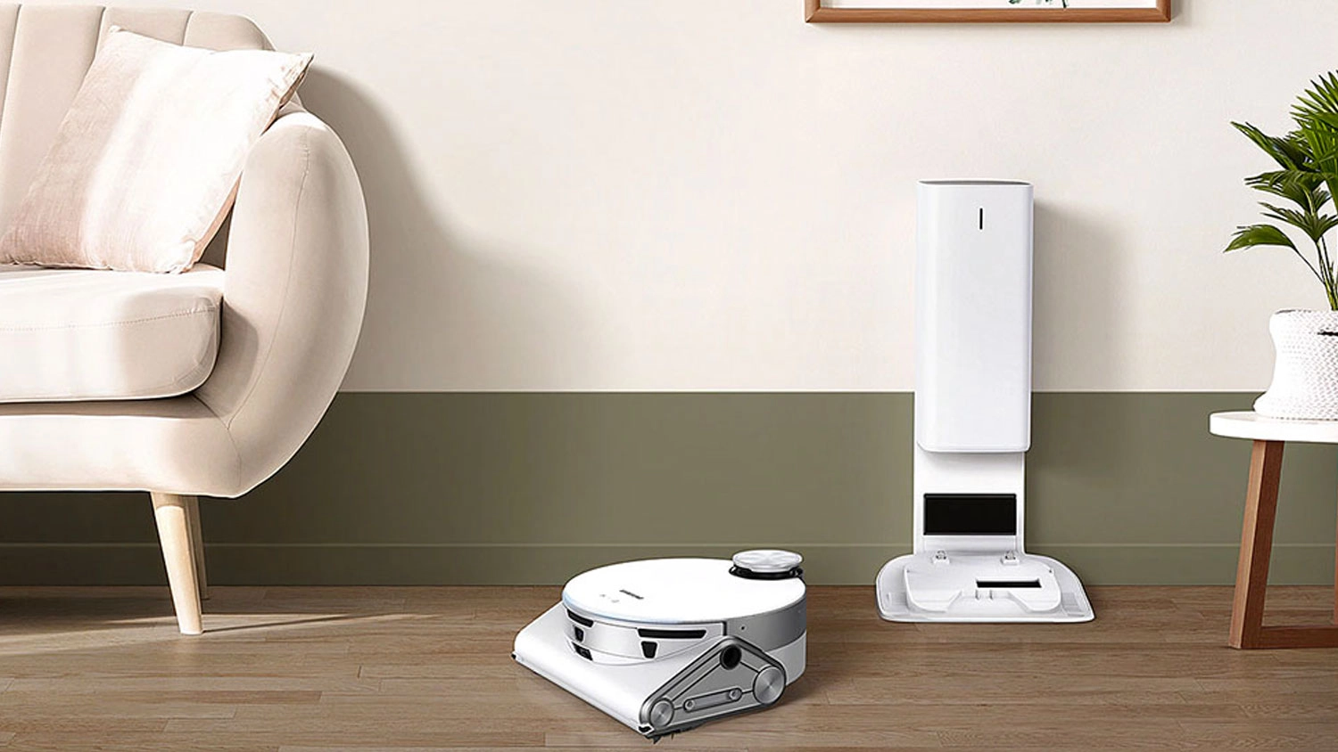 Robotický vysavač Samsung Jet Bot AI+ s nabíjecí stanicí na dřevěné podlaze v interiéru.