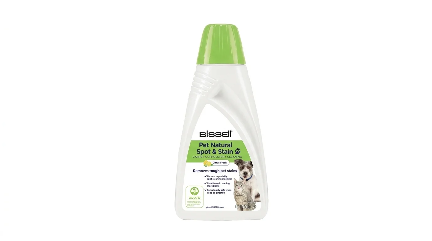 Čisticí prostředek Bissell Pet Natural Spot & Stain v bílé plastové lahvi se zeleným uzávěrem.