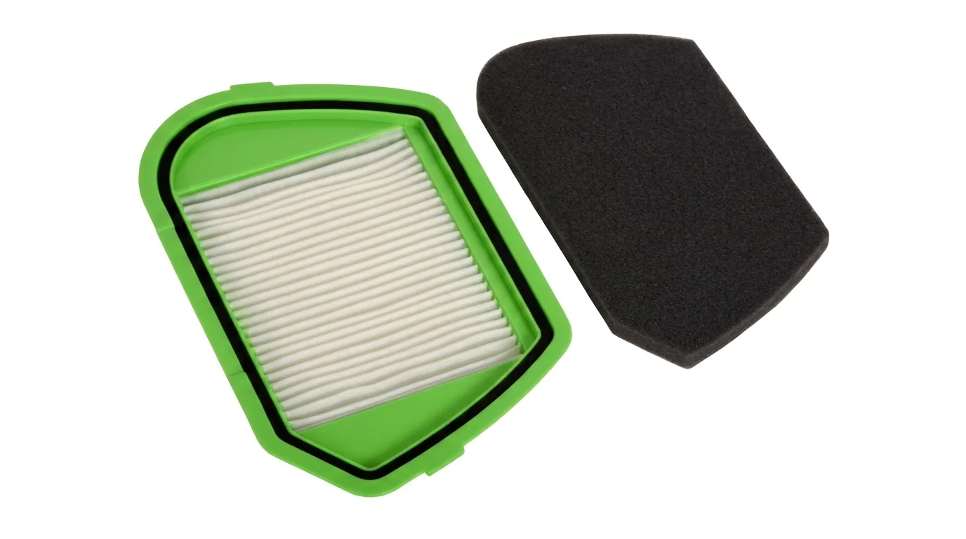Sada filtrů Rowenta ZR005501 obsahující bílý skládaný HEPA filtr v zeleném plastovém rámečku a černý pěnový filtr.