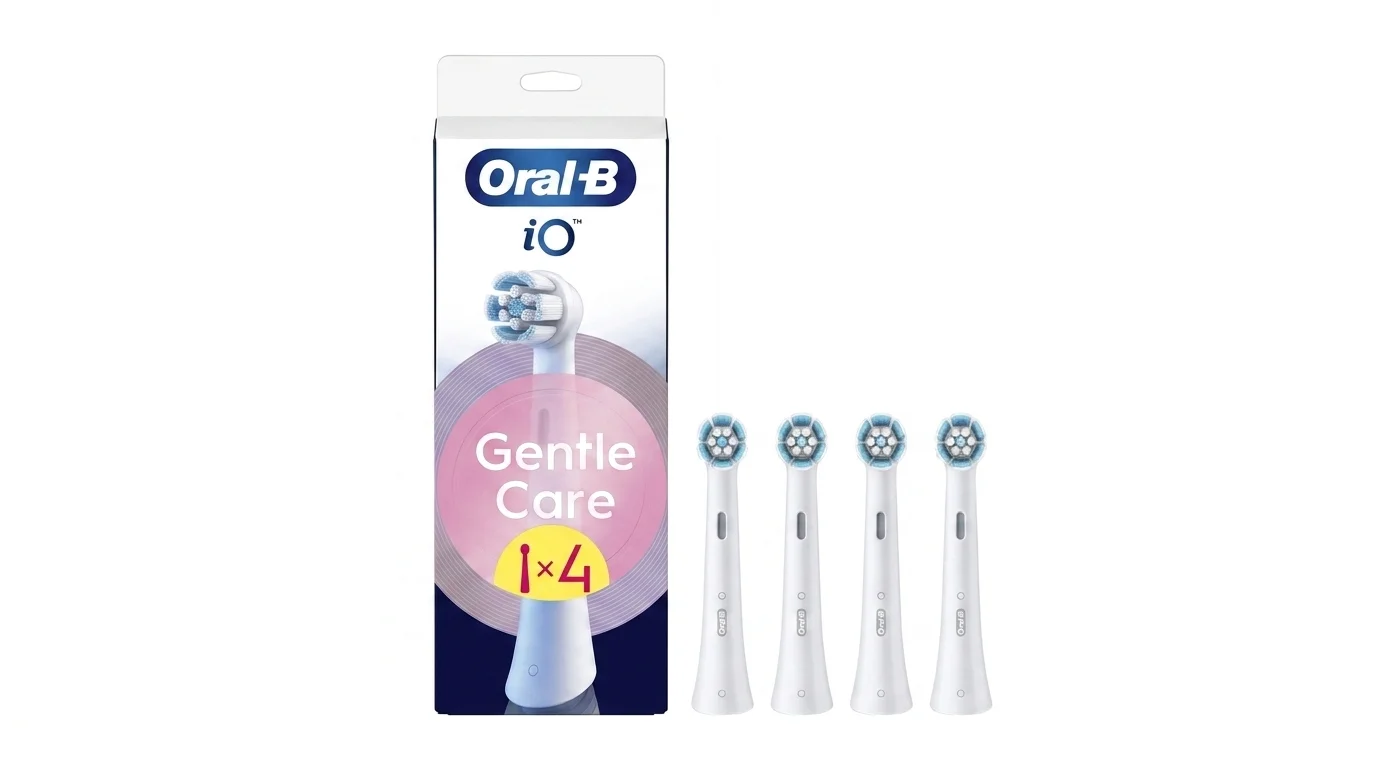 Balení náhradních hlavic Oral-B iO Gentle Care a čtyři samostatné bílé kartáčkové hlavice vedle něj.