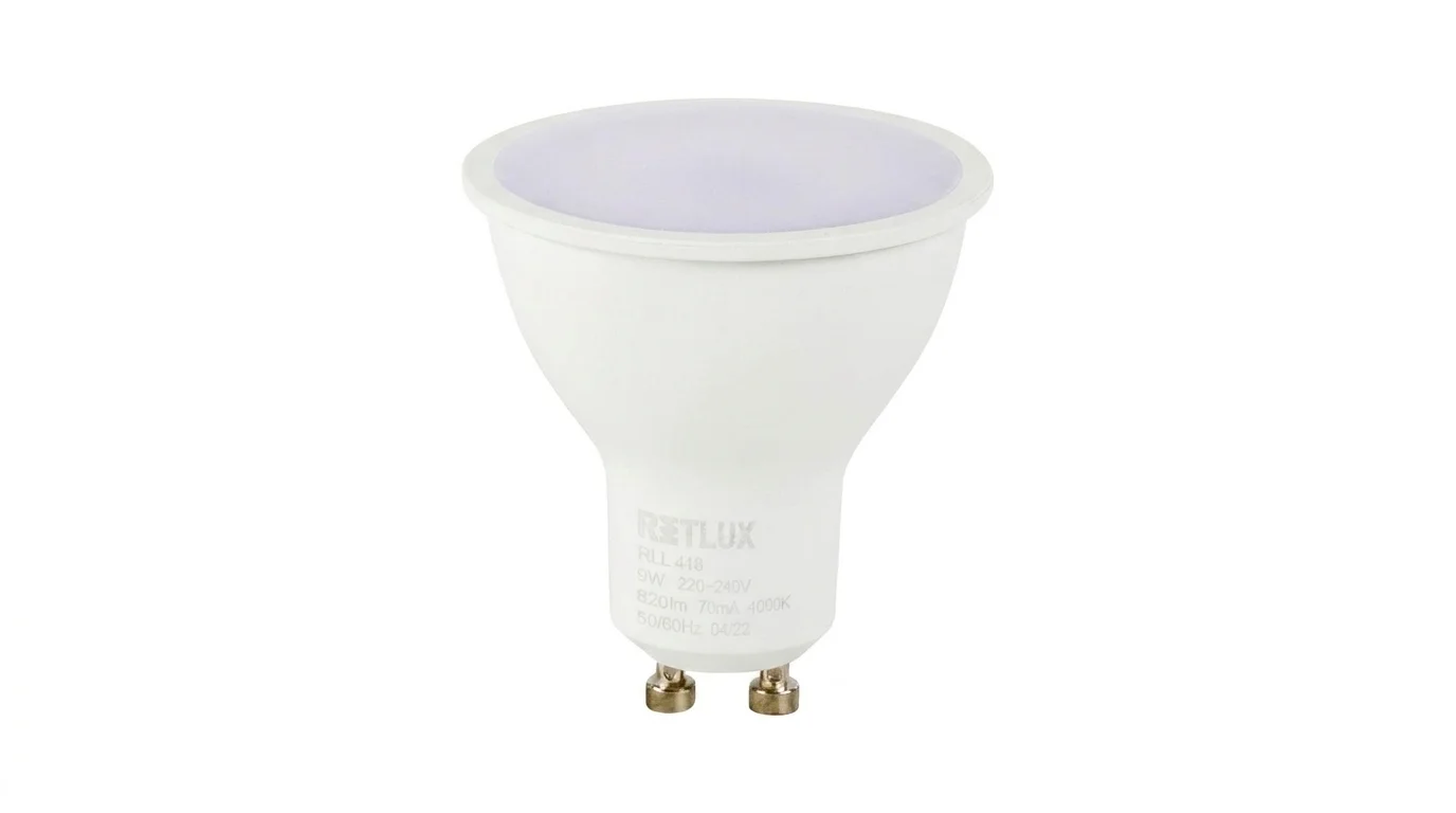 Reflektorová LED žárovka Retlux RLL 418 v bílém provedení s paticí GU10 na bílém pozadí.