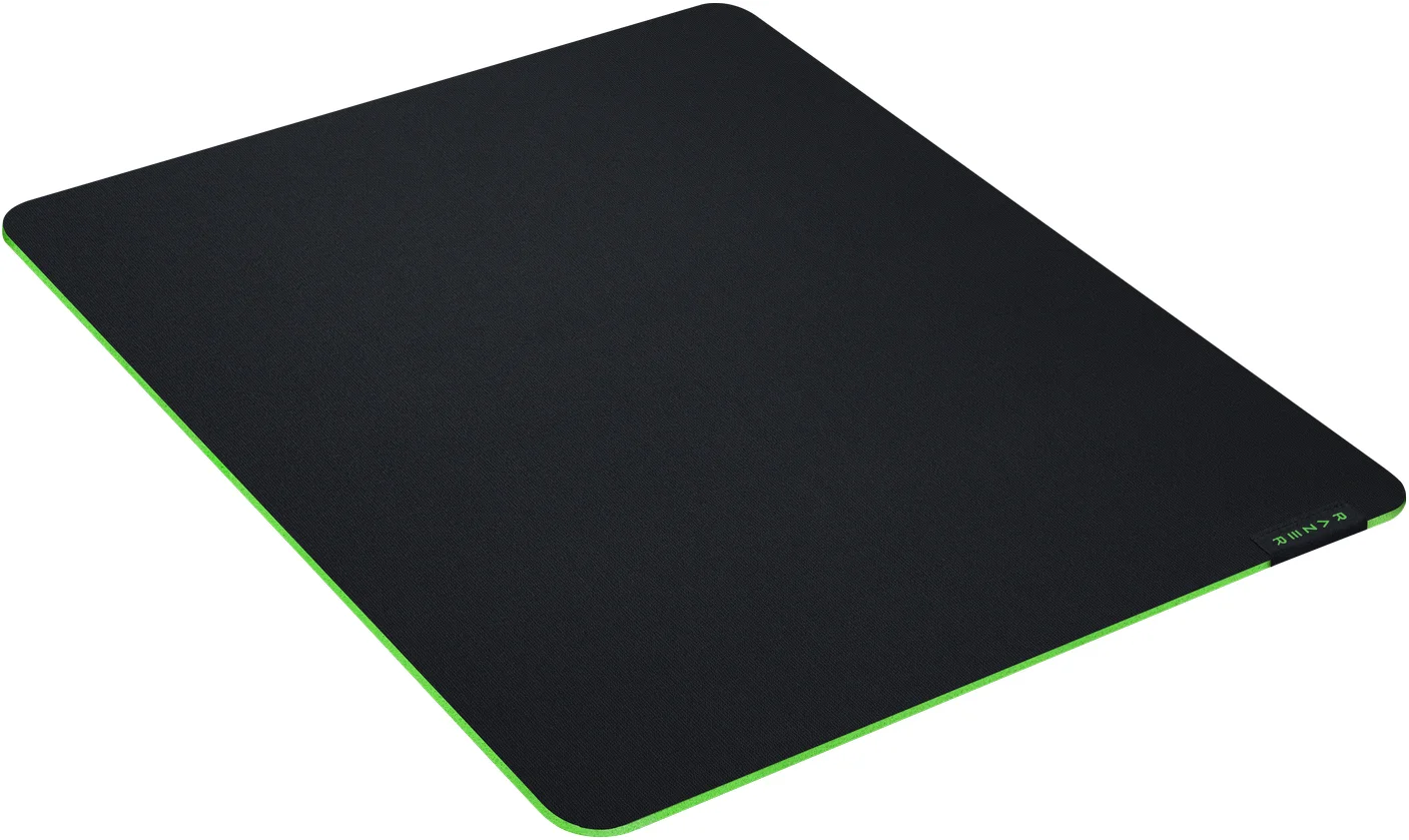Čierna herná podložka pod myš Razer Gigantus V2 Large so zelenou spodnou stranou a logom Razer na okraji.