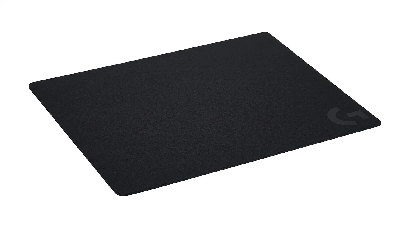 Černá herní podložka pod myš Logitech G440 M s logem G v pravém dolním rohu.