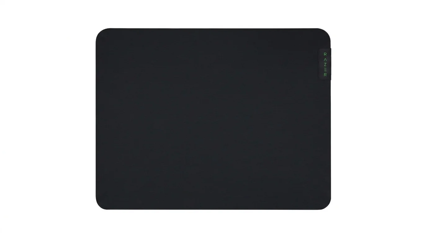 Čierna herná podložka pod myš Razer Gigantus V2 M so zaoblenými rohmi a štítkom Razer v pravom hornom rohu.