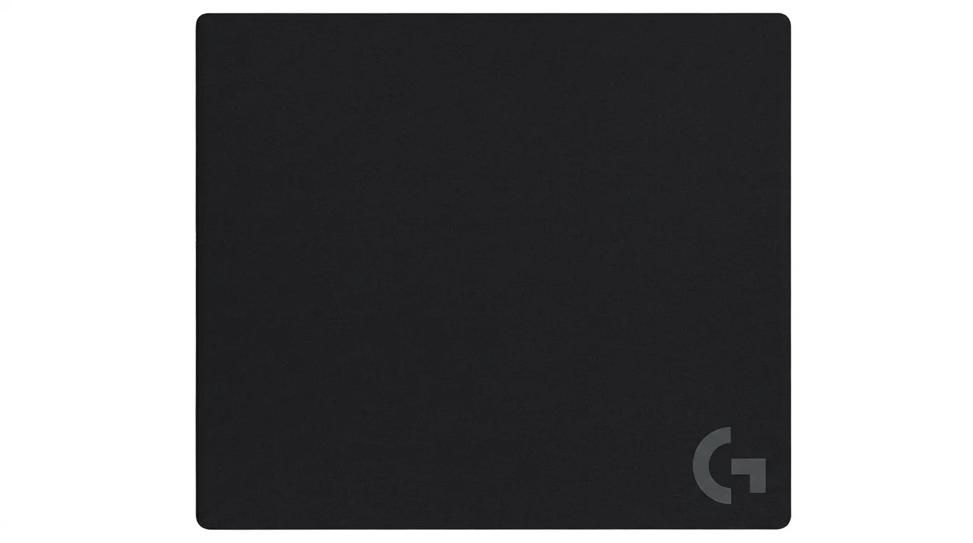 Černá herní podložka pod myš Logitech G740 L se zaoblenými rohy a logem Logitech G v pravém dolním rohu.
