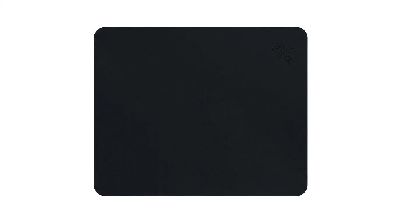 Čierna podložka pod myš Razer Goliathus Mobile Stealth Edition so zaoblenými rohmi a decentným logom v pravom hornom rohu.