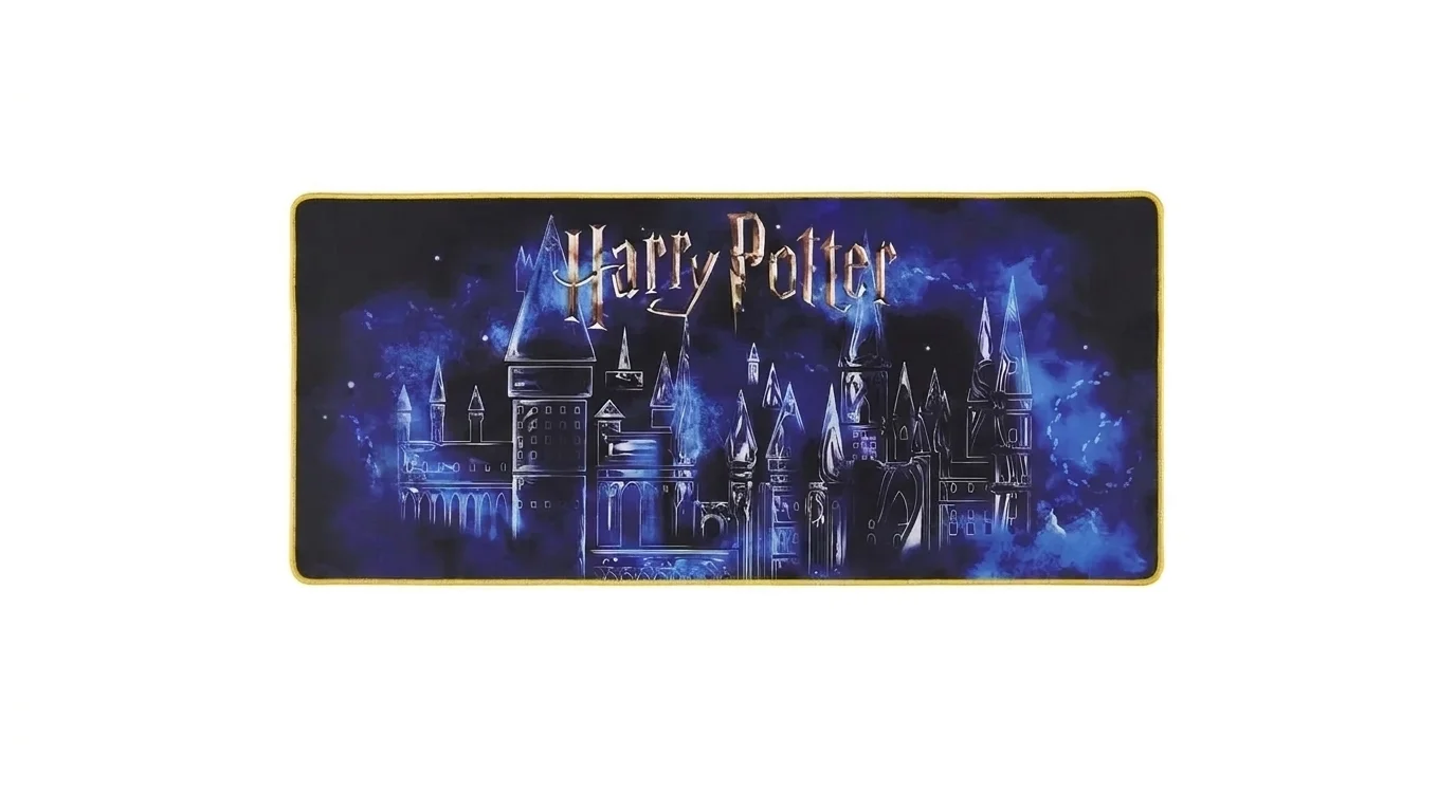 Podložka pod myš Superdrive Harry Potter XXL s motivem kouzelnického hradu Bradavice, nápisem Harry Potter a zlatým lemováním.