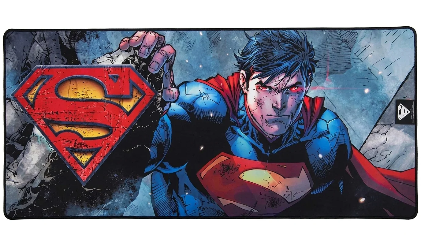 Herní podložka pod myš Superdrive s komiksovým motivem Supermana, červeno-žlutým logem a obšitými okraji.