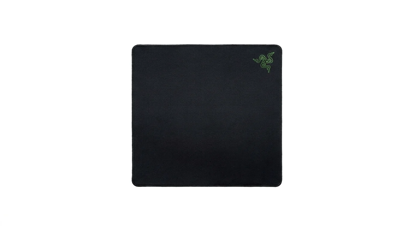 Čierna štvorcová podložka pod myš Razer Gigantus Elite s obšitými okrajmi a zeleným logom v pravom hornom rohu.