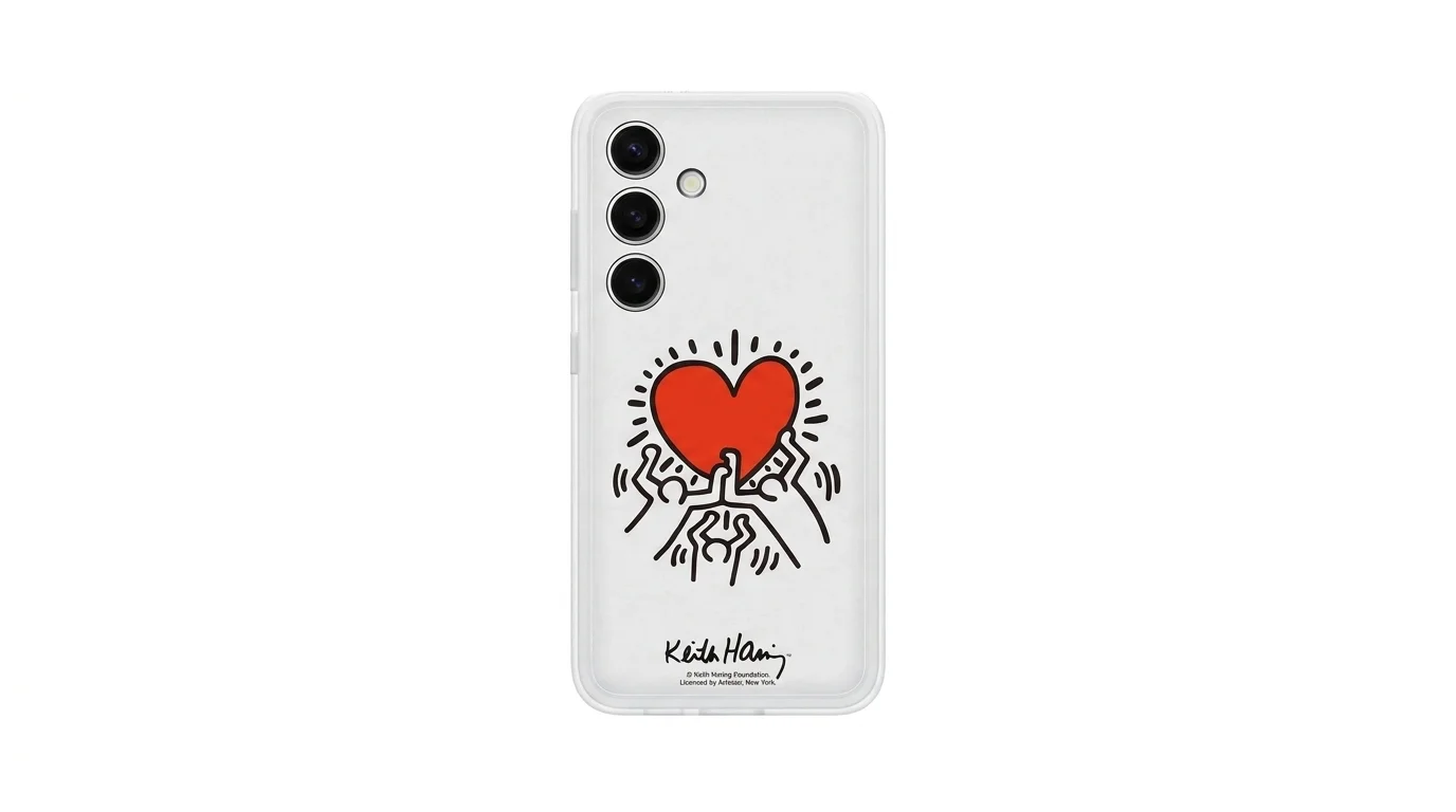 Bílý kryt Samsung Flipsuit Case pro Galaxy S24 s vloženou interaktivní kartou s motivem Keith Haring a červeným srdcem.