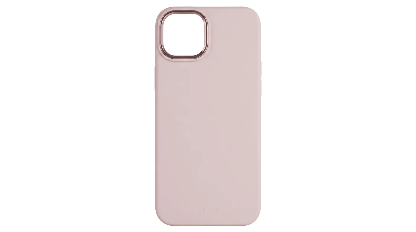 Světle růžový kryt FIXED MagFlow pro iPhone 15 Plus s kovovým lemem kolem výřezu pro fotoaparát.