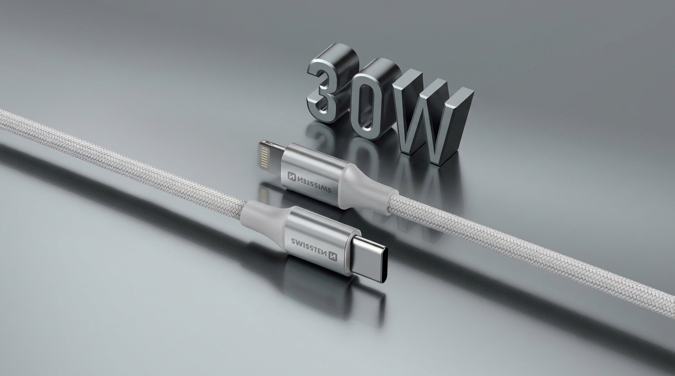 Bílý textilní kabel Swissten s konektory USB-C a Lightning před kovovým nápisem 30W.